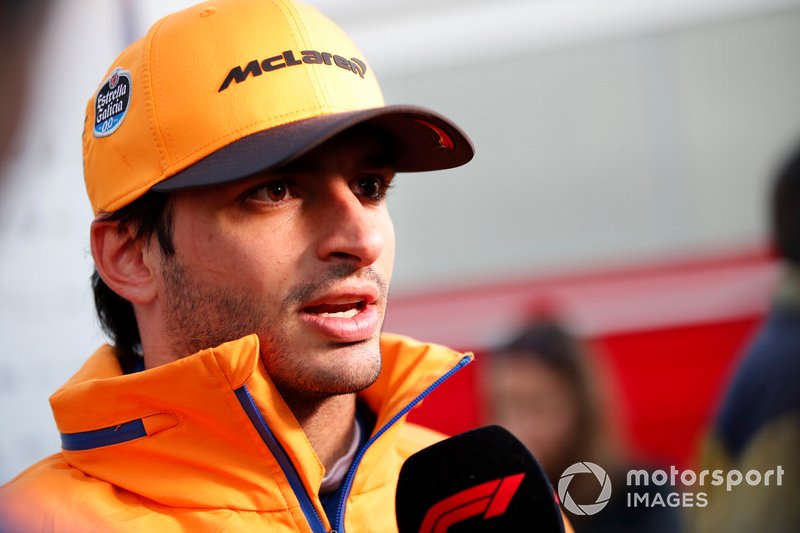 Carlos Sainz, McLaren, parle à la presse