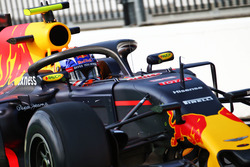 Max Verstappen, Red Bull Racing RB12, met de halo cockpitbescherming