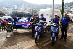 Toyoharu Tanabe, F1 Technical Director, Honda, Brendon Hartley, Toro Rosso, Pierre Gasly, Toro Rosso, Franz Tost