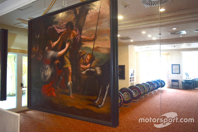 Mostra dedicata a Giorgio Piola per i suoi 50 in Formula 1: esposte le gomme F1 della Pirelli