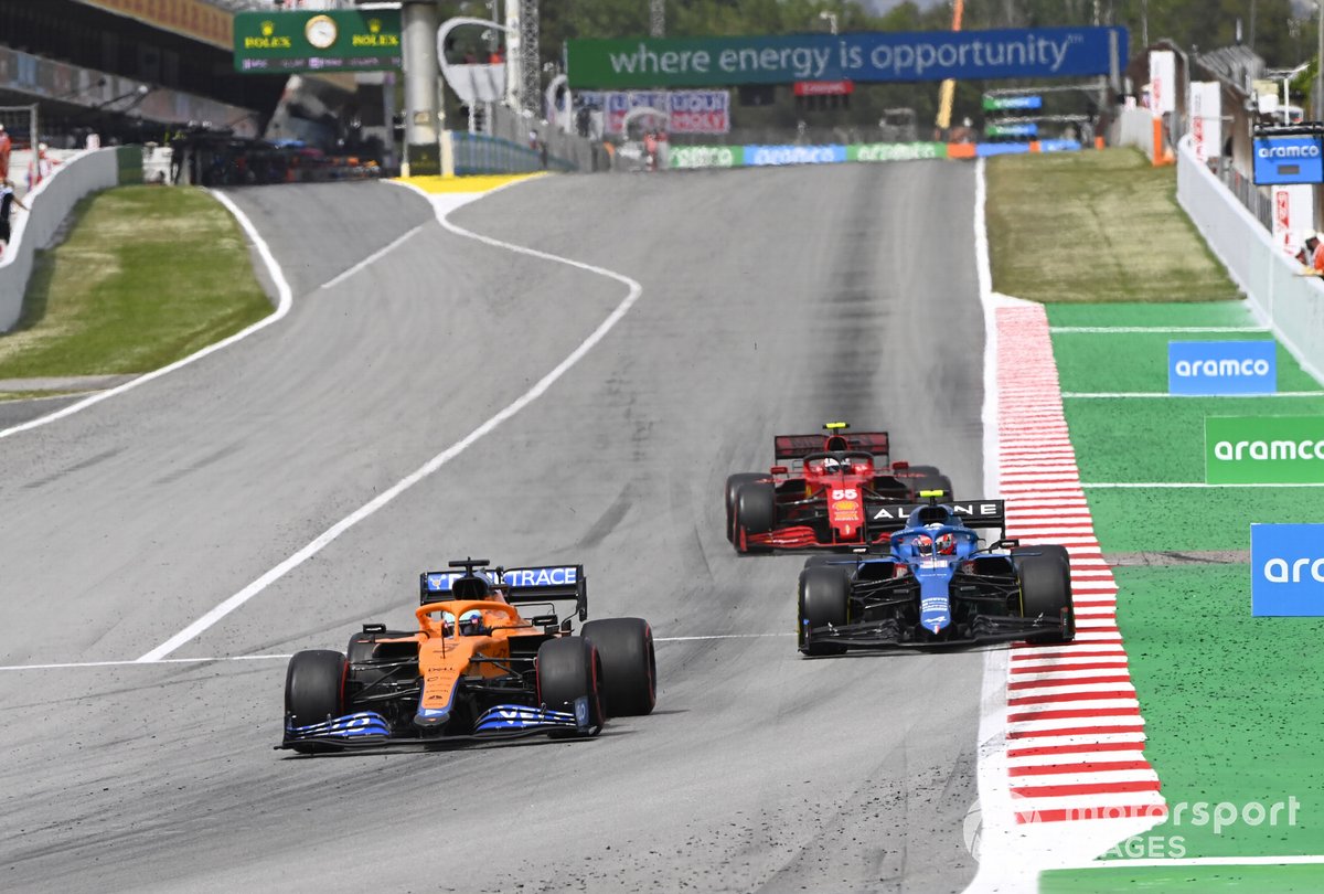 Daniel Ricciardo, McLaren MCL35M, Esteban Ocon, Alpine A521, and Carlos Sainz Jr., Ferrari SF21