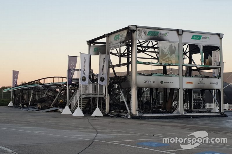 Incendio nel paddock di Jerez