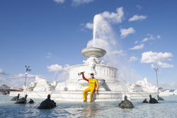 Il vincitore Ryan Hunter-Reay, Andretti Autosport Honda, festeggia nella Scott Fountain