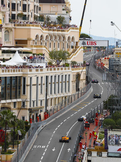 Sergey Sirotkin, Williams FW41, leads Stoffel Vandoorne, McLaren MCL33
