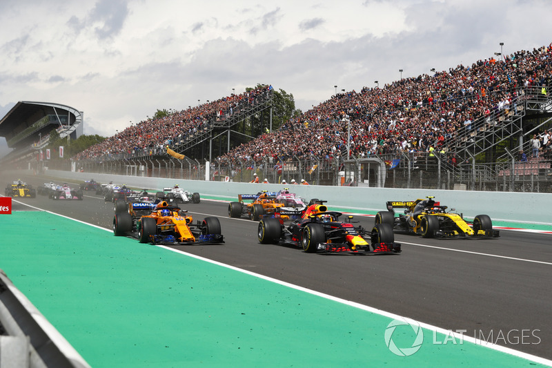 Max Verstappen, Red Bull Racing RB14, Fernando Alonso, McLaren MCL33, Carlos Sainz Jr., Renault Sport F1 Team R.S. 18