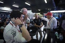 Toto Wolff, Director Ejecutivo de Mercedes AMG F1, Niki Lauda, Presidente no ejecutivo, Mercedes AMG