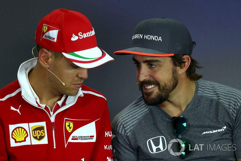 Себастьян Феттель, Ferrari, и Фернандо Алонсо, McLaren