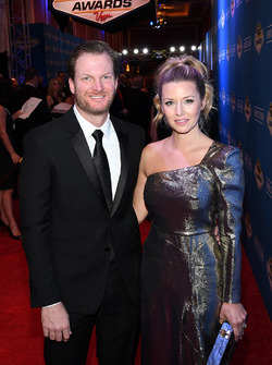 Dale Earnhardt Jr., Hendrick Motorsports, mit seiner Verlobten Amy Reimann