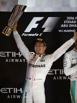 Подіум: друге місце і новий Чемпіон світу Ніко Росберг, Mercedes AMG Petronas F1
