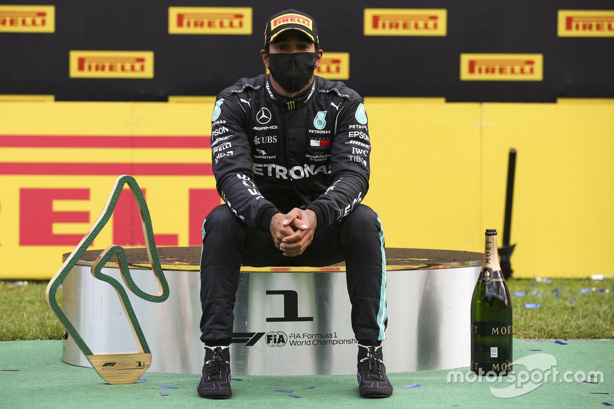 Le vainqueur Lewis Hamilton, Mercedes-AMG Petronas F1