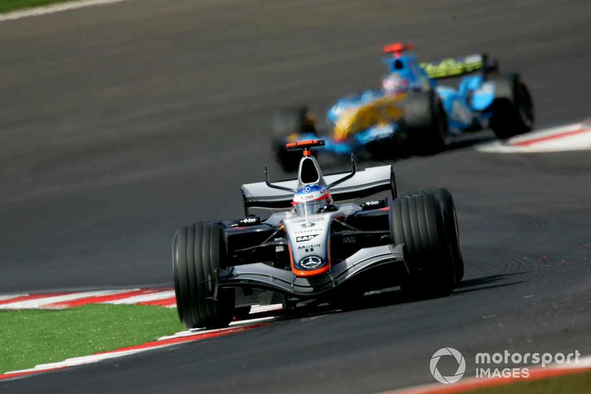 Kimi Raikkonen, McLaren Mercedes MP4-20 Fernando Alonso, Renault R25, Action