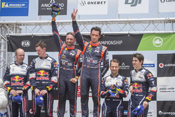Podio: Los ganadores Thierry Neuville, Nicolas Gilsoul, Hyundai Motorsport, segundos place Elfyn Evans, Daniel Barritt, M-Sport