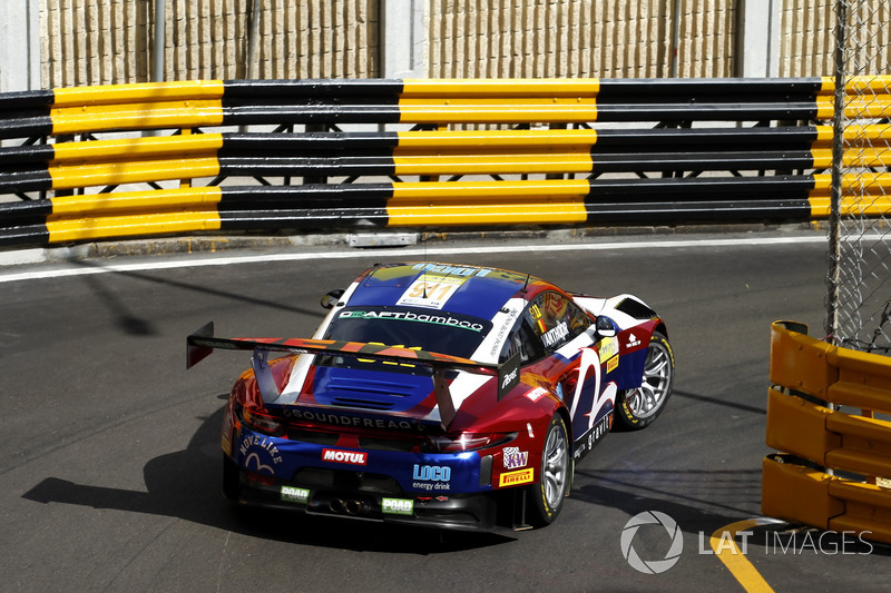 Porsche in der Melco-Haarnadel