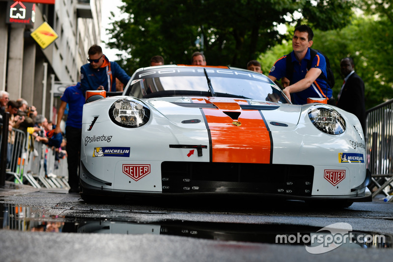 #86 Gulf Racing Porsche 911 RSR
