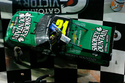 Victory Lane: Johnny Sauter, GMS Racing Chevrolet