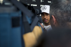Льюіс Хемілтон, Mercedes-AMG F1, говорить з медіа
