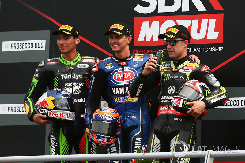 Podio: il vincitore della gara Michael van der Mark, Pata Yamaha, il secondo classificato Toprak Razgatlioglu, Kawasaki Puccetti Racing, il terzo classificato Jonathan Rea, Kawasaki Racing