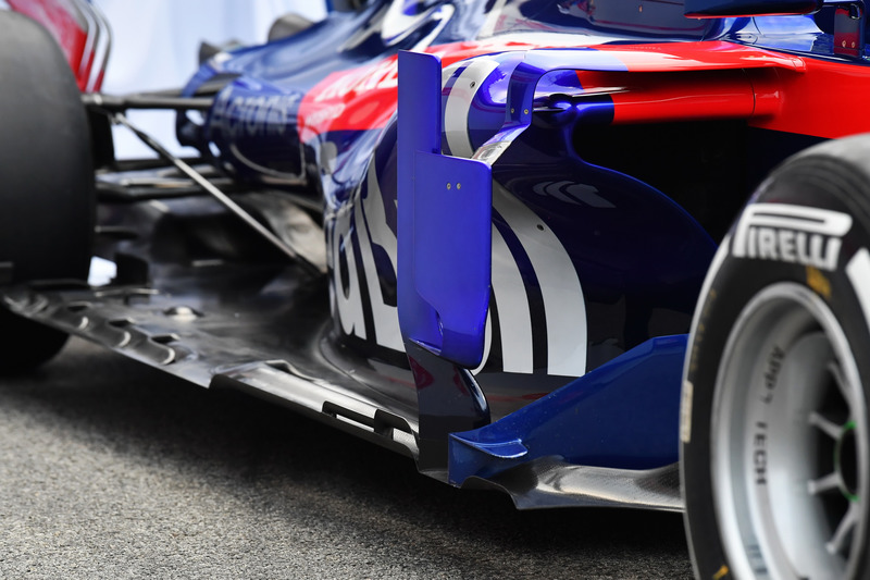 Боковой дефлектор Scuderia Toro Rosso STR13