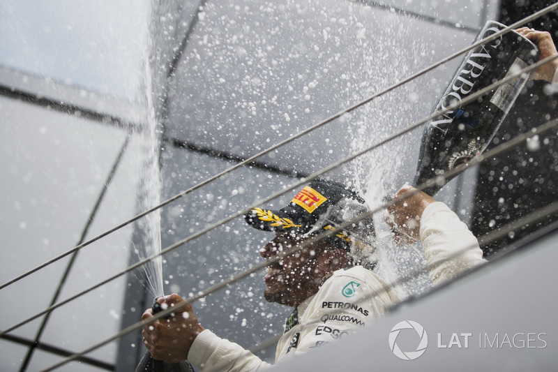 Race winner Lewis Hamilton, Mercedes AMG F1, sprays Champagne from the podium