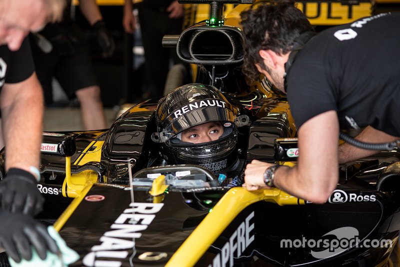 Guanyu Zhou, Renault Sport Academy, tests Renault 2017 F1 Car in Austria