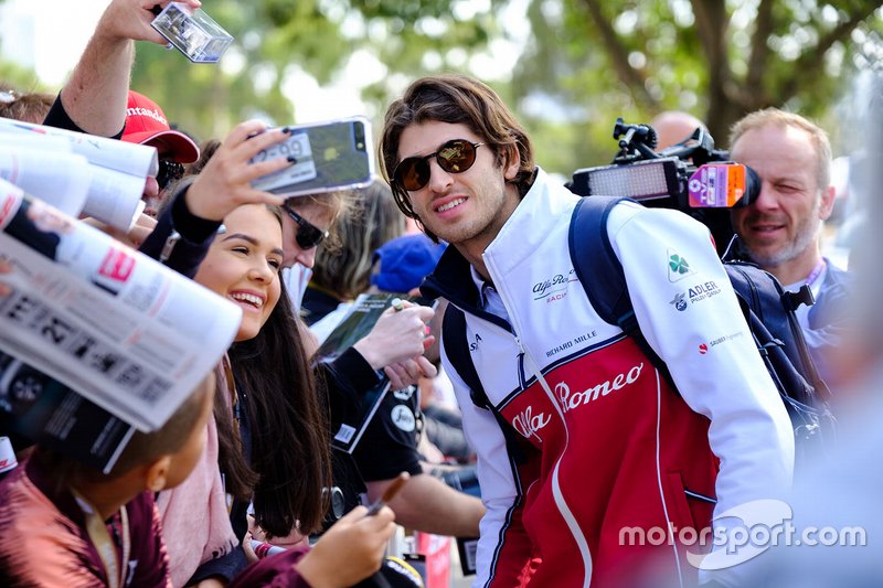 Antonio Giovinazzi, Alfa Romeo Racing signs autographs for fans