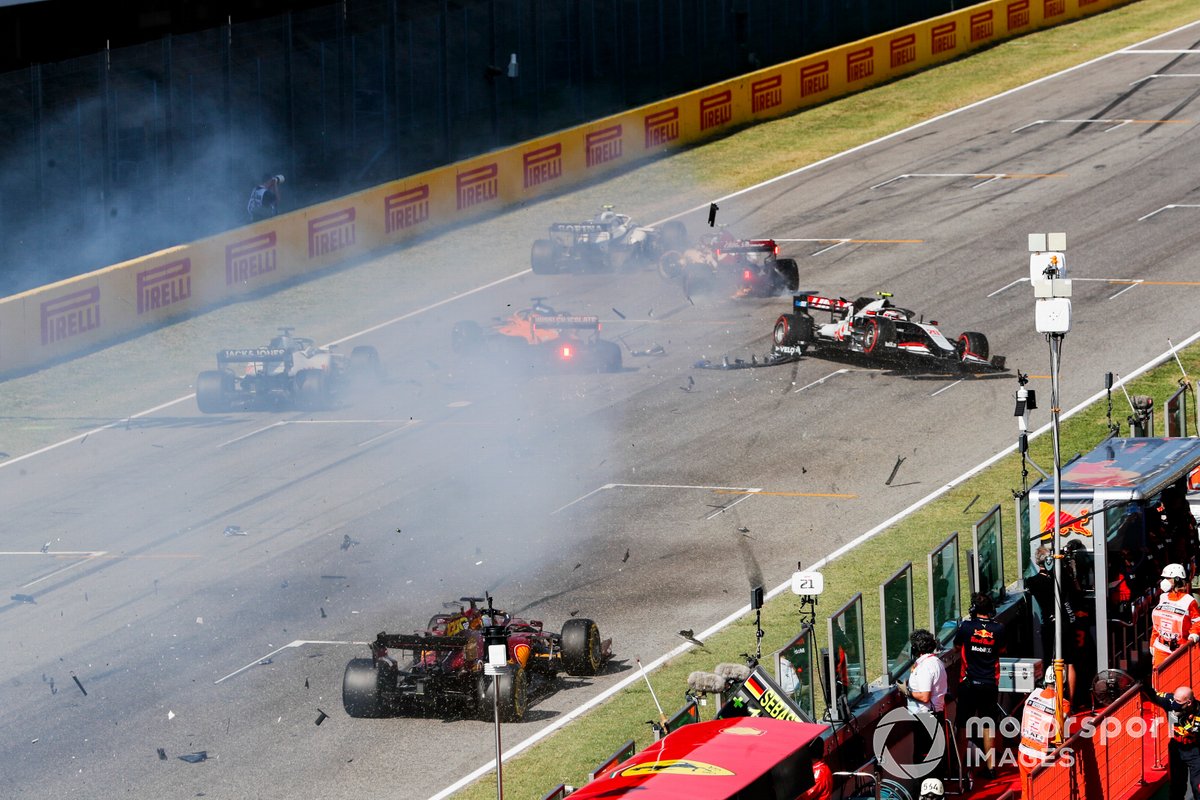 Carlos Sainz Jr., McLaren MCL35 and Kevin Magnussen, Haas VF-20 crash