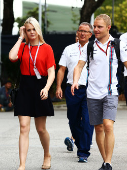 Valtteri Bottas, Williams, met zijn vrouw Emilia Bottas