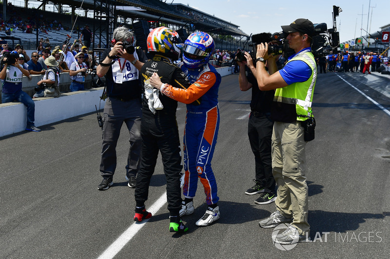 Scott Dixon, Chip Ganassi Racing Honda, James Hinchcliffe, Schmidt Peterson Motorsports Honda, Pit stop Competition