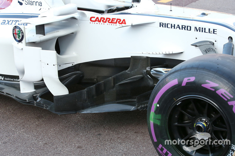 Lateral del Alfa Romeo Sauber C37