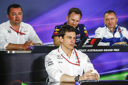 Спортивний директор McLaren Ерік Бульє, керівник Mercedes AMG Тото Вольфф, керівник Red Bull Racing
