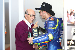 Кармело Еспелета, генеральний директор Dorna Sports, Валентино Россі, Yamaha Factory Racing