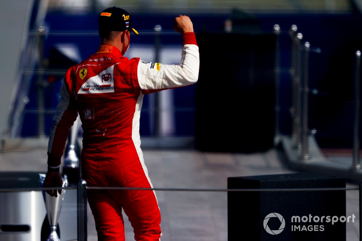 Победитель гонки Мик Шумахер, Prema Racing. на подиуме