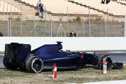 De Scuderia Toro Rosso STR11 van Max Verstappen gestopt op het circuit