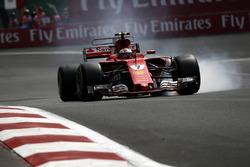 Kimi Raikkonen, Ferrari SF70H locks up