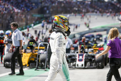 Lewis Hamilton, Mercedes AMG F1, en Parc Ferme tras la carrera