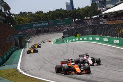 Fernando Alonso, McLaren MCL32, Sergio Perez, Sahara Force India F1 VJM10, Nico Hulkenberg, Renault