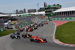 Себастьян Феттель, Ferrari SF71H, лідирує на старті