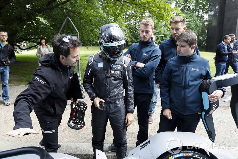 Formula 1 şampiyonu Nico Rosberg