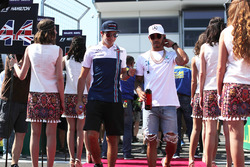 Lance Stroll, Williams ve Lewis Hamilton, Mercedes AMG F1, pilotlar geçit töreni