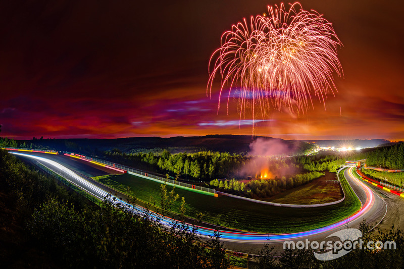 #1: Feuerwerk bei den 24h Spa