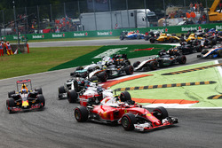 Kimi Raikkonen, Ferrari SF16-H bij de start
