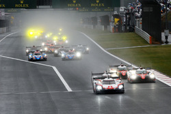 #2 Porsche Team Porsche 919 Hybrid: Timo Bernhard, Earl Bamber, Brendon Hartley
