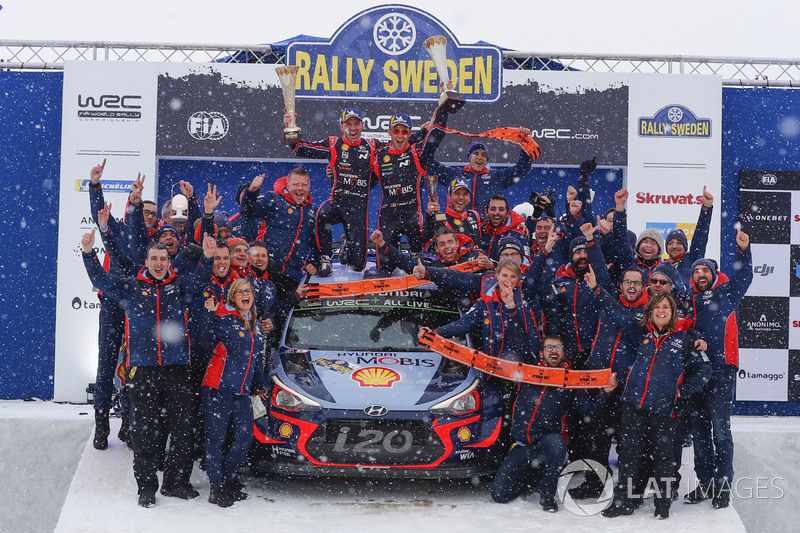 I vincitori Thierry Neuville, Nicolas Gilsoul, Hyundai i20 WRC, Hyundai Motorsport