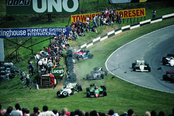 Eddie Cheever, Philippe Alliot, Stefan Johansson, Jo Gartner, ilk turda kaza yapıyor