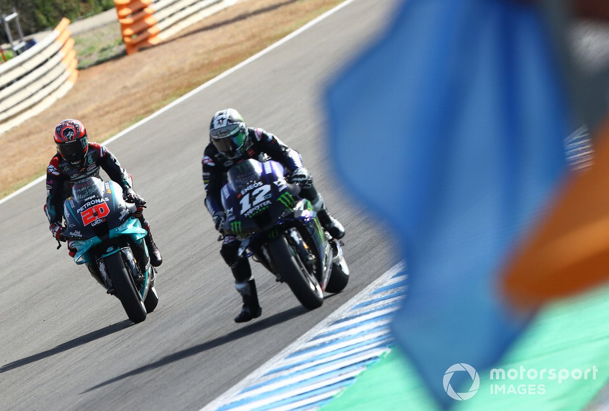 Fabio Quartararo, Petronas Yamaha SRT, Maverick Vinales, Yamaha Factory Racing, saat turun di MotoGP Spanyol 2020.