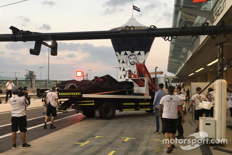 Kimi Raikkonen, Sauber C37'i pite getiriliyor