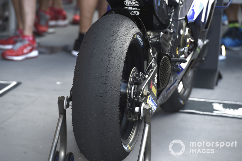 Neumático de Valentino Rossi, Yamaha Factory Racing