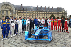 Gruppenfoto mit allen Fahreren und Alejandro Agag, Formel E Chef; Jean Todt, FIA Präsident