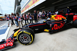 Daniel Ricciardo, Red Bull Racing RB12 met het aeroscreen