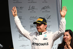 Podium: racewinnaar Lewis Hamilton, Mercedes AMG F1